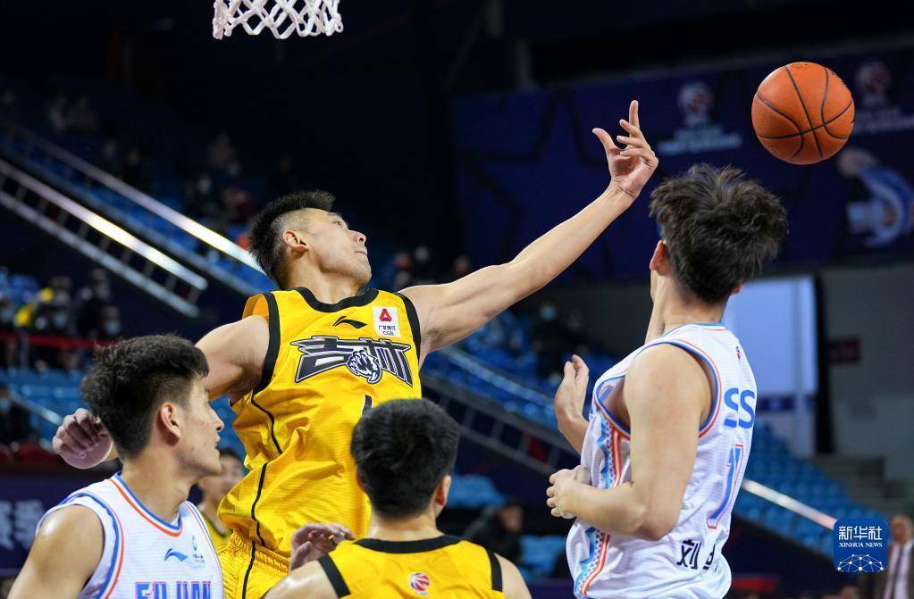 九游体育-关于集结日武汉三镇调整名单以备CBA季后赛，绝杀压哨环节打磨，话题不断，轮换策略成焦点的信息