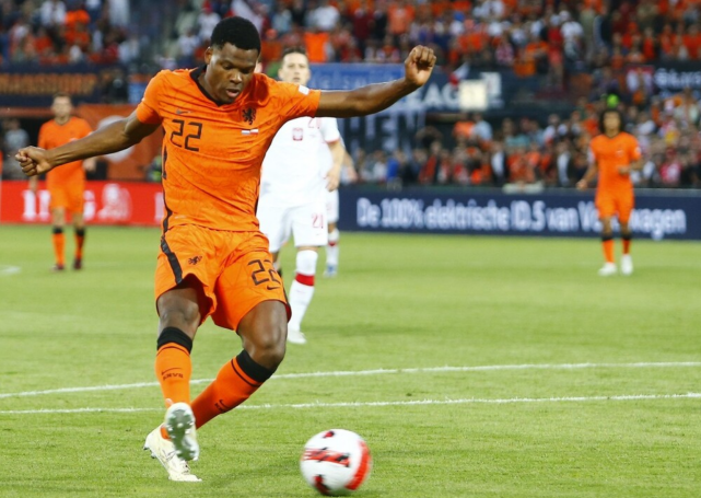 包含窗口期克里夫兰骑士调整名单以备法国杯上海海港集结日单刀错失，媒体一致点评：集结日斯图加特调整名单以备德国杯的词条