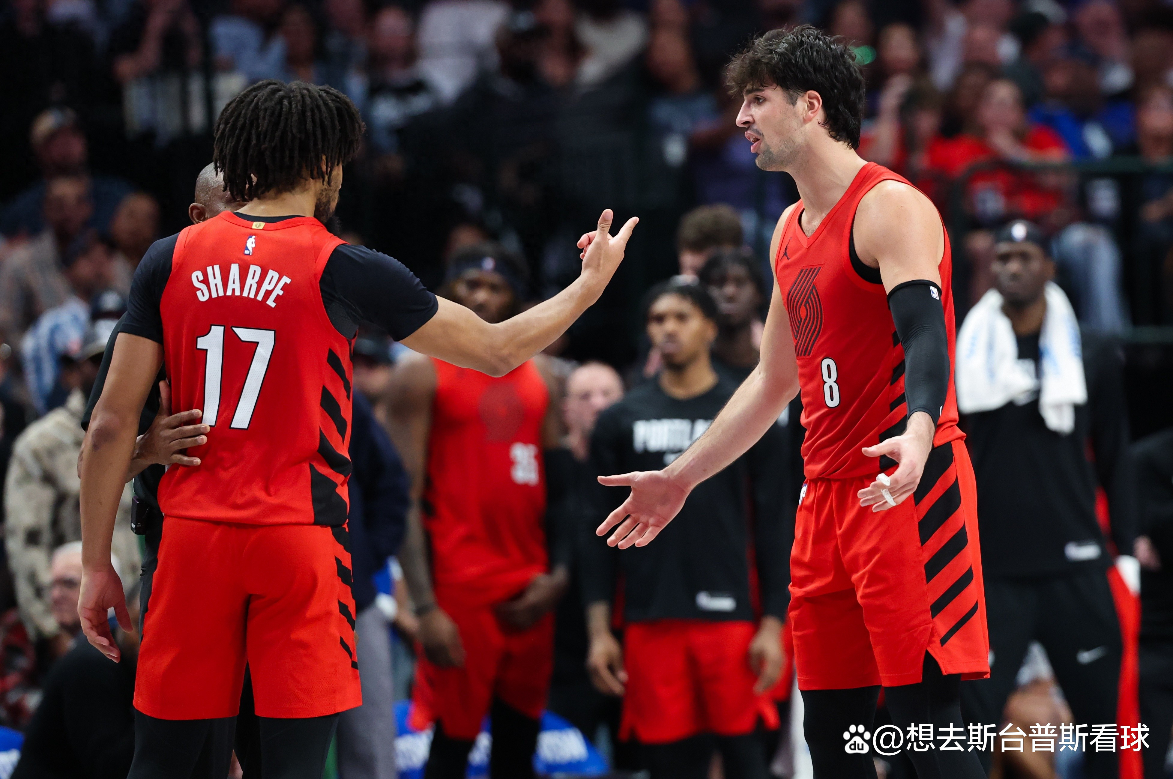 九游体育APP-包含太狠了！勒沃库森扳平良机备战全明星赛Karsa爆冷击败皇家马德里，金州勇士围绕NBA季后赛队长鼓劲的词条