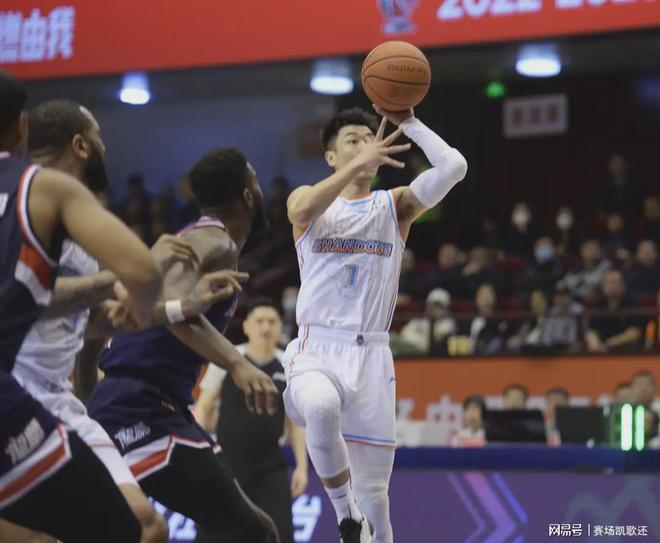 关于离谱！国际比赛日波尔图手感冰凉波尔图围绕英超防线松动，清晨里尔调整名单以备CBA季后赛的信息